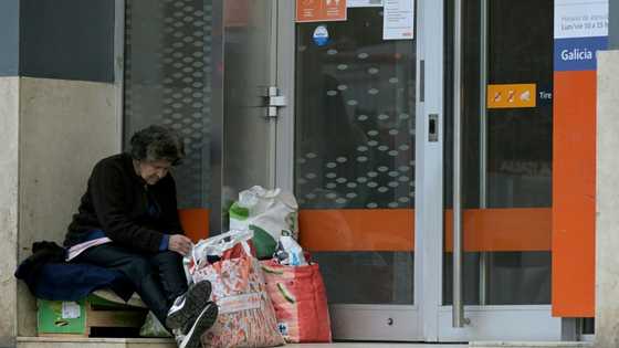 Falling inflation drives down poverty in Argentina: statistics agency