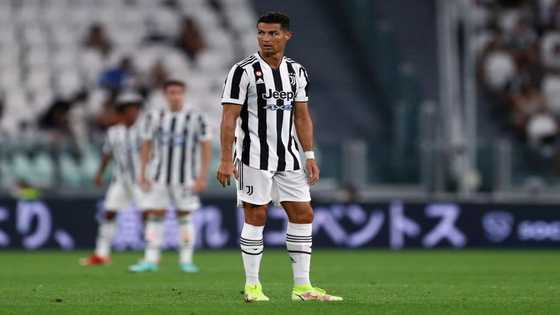 Ronaldo turns down Man United's desperate move , accepts City's offer.