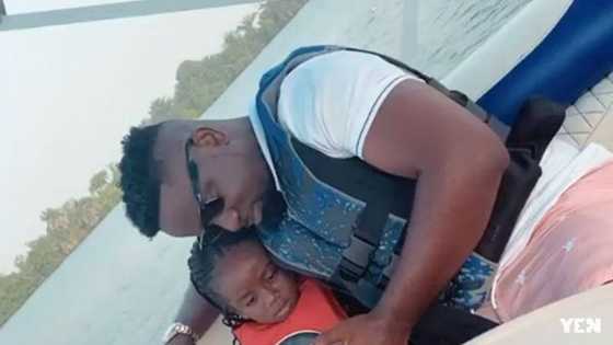 Sarkodie goes on a boat cruise at Akosombo with his daughter (video)