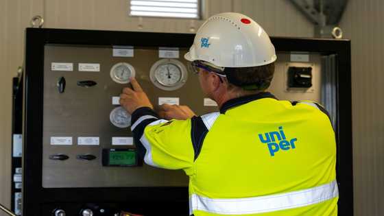Scholz tackles energy fears as Germany bails out gas giant