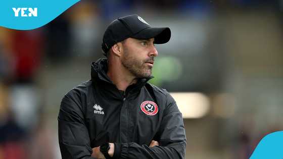 English football club axe manager after 6 consecutive defeats