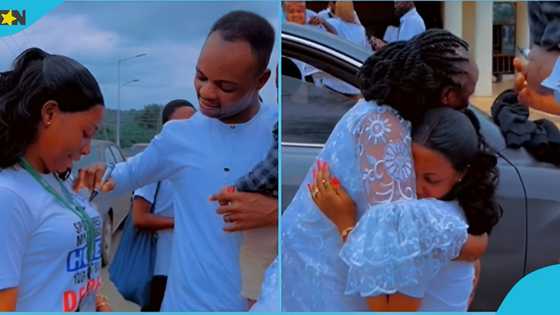 Young lady bags degree, kneels to thank husband for paying her fees: "I am a graduate and your wife"