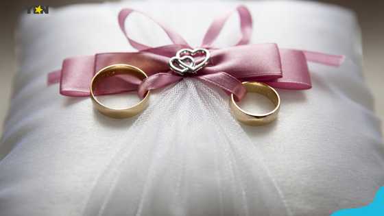 25 Best engagement gifts for a newly engaged couple: Thoughtful and practical ideas