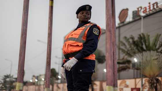 'A heart of love': Kinshasa locals reward honest cops