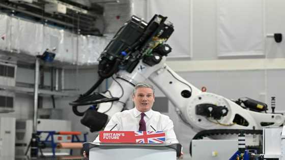 UK opposition Labour courts business before election