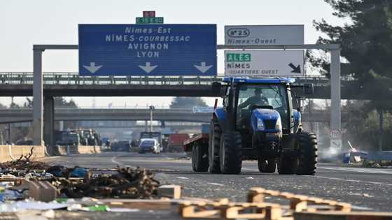 Protesting French farmers plan blockade of Paris