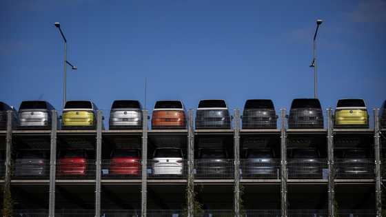 Troubled European carmakers to talk fines and EVs with EU