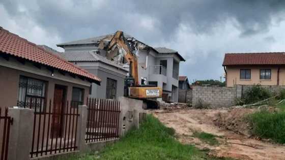 Rich man allegedly demolishes home he built for bae after she ends things (photo)