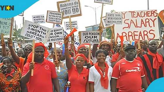 Ghanaian teachers threaten protest over salary arrears: "Yeregye yen sika"
