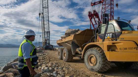 In Mexico, building a rail rival to the Panama Canal