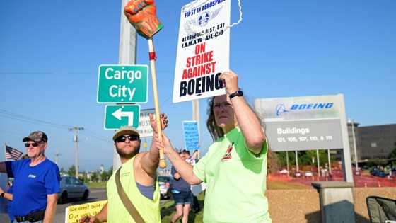 Striking Boeing defense workers turn to US Congress