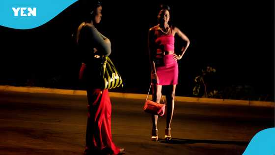 Residents alarmed as sɛx workers joint runs by Sunyani Assembly, Police headquarters