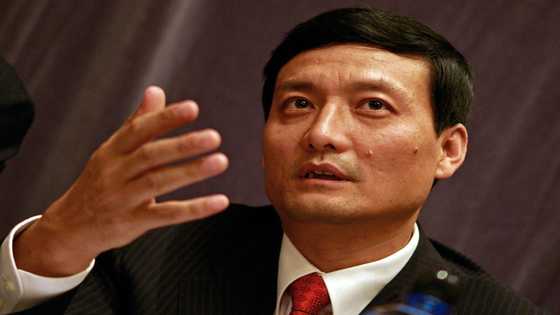 China's industry minister faces corruption probe