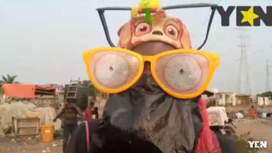 Man ignorantly uses polythene bag as nose mask; gives reasons in video