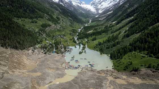 Swiss insurers estimate glacier damage at $393 mn