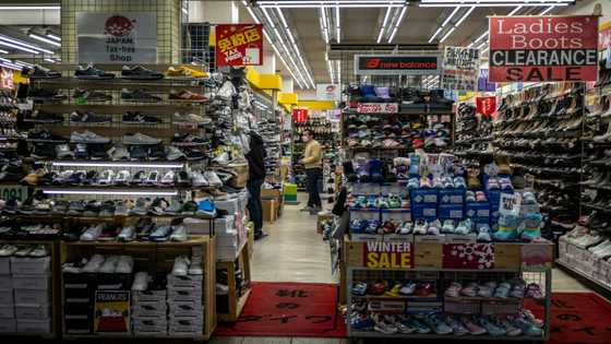 Japan inflation falls to 2% in January