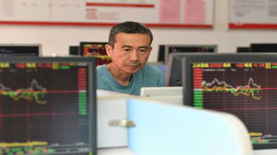 China halves stock trade tax to boost market