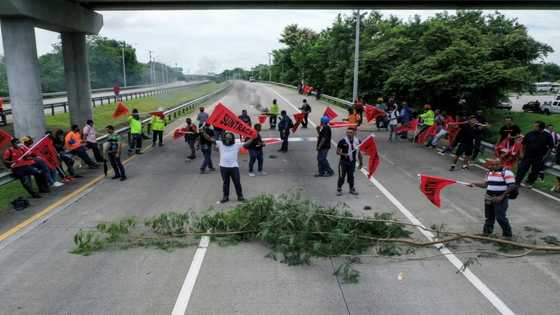 Panama woke Monday to fresh demonstrations and roadblocks as pressure groups reneged on a deal signed with the government to end their protest in exchange for a fuel price cut. 