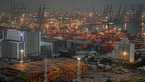 Asian stocks gain after China teases US tariff talks