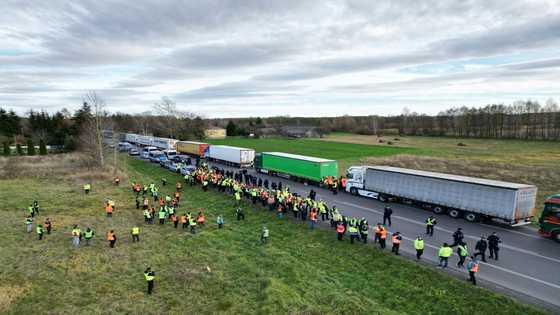 Polish truckers expand Ukraine border blockade as farmers join in