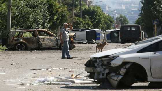 Battered Lysychansk clings on as Russians advance