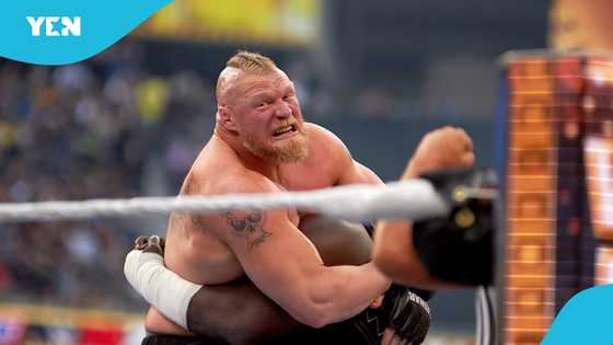 Legendary wrestler returns to WWE to dominate John Cena in seconds (video)