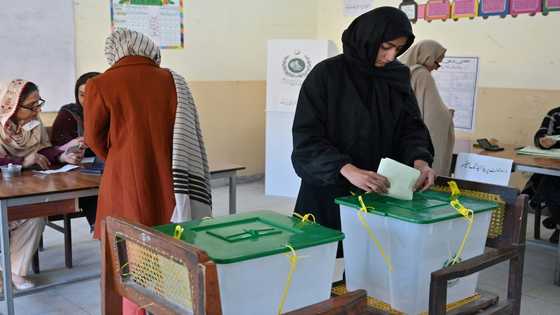 Pakistan suspends mobile service for election day
