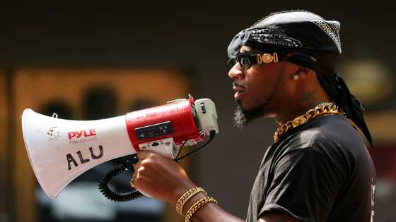 Workers at 3rd Amazon site in New York hold unionization vote