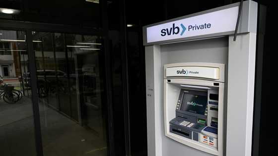 Reports show meager profit outlook for midsized US banks