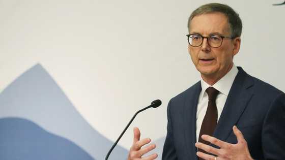 Canada central bank holds rate steady citing US tariff 'threats'