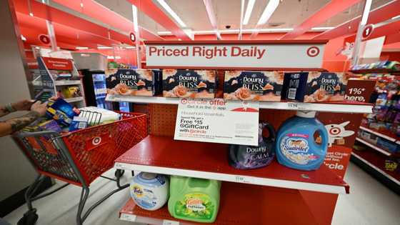US retail sales flatline in July as gas prices fall