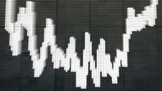 Asian markets mixed after latest Trump tariff threat