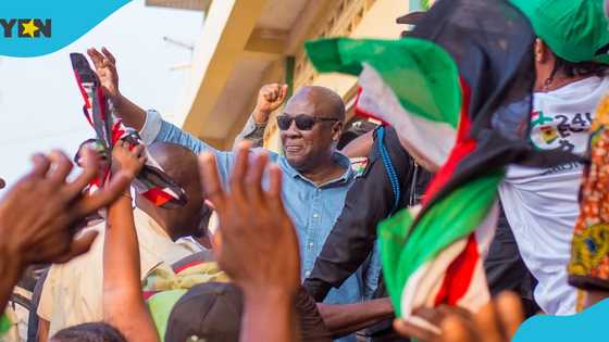 Mahama excites students as he visits his former UG room at Commonwealth hall