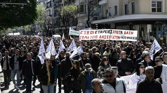 Greek general strike hits transport and commerce