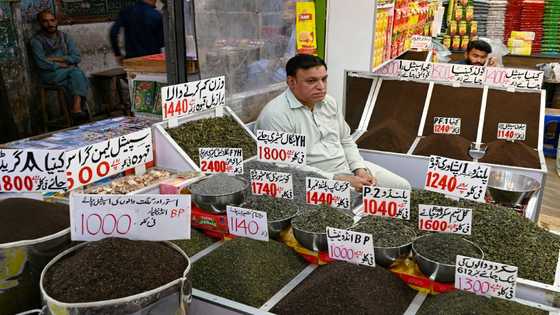 Pakistan inflation rockets to record 37.97 percent