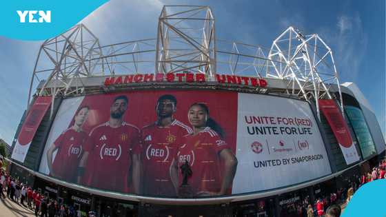 Tributes flood in as former Man United star known as 'footballer who could fly' passes away