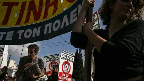 Greece lawmakers back plan to allow 13-hour workday