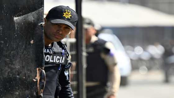 As violence torments Ecuadoran city of Guayaquil, even police cower