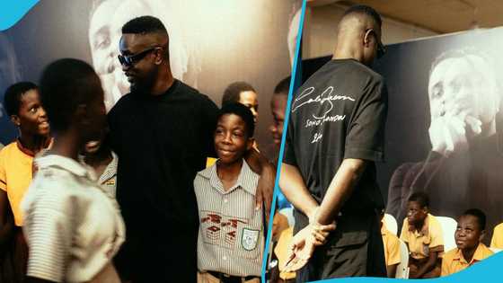 Rapperholic exhibition: Sarkodie surprises young students, gives them a tour of his legacy