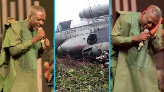 Obuasi helicopter crash: Captain Smart gets emotional as he sings a worship medley to honour the 8 victims