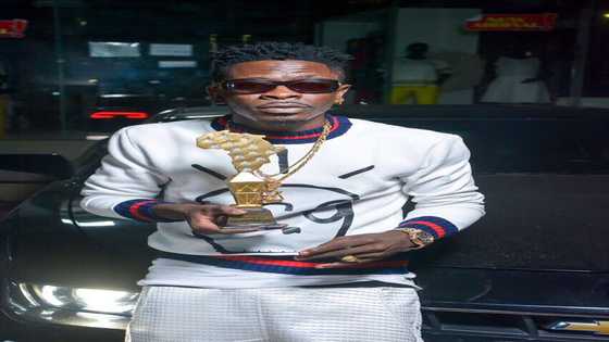 Shatta Wale to bag more money as he readies for new business deal in latest photo