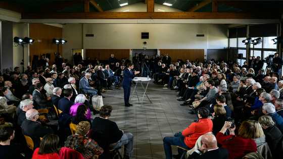 France's politicians woo the country's angry farmers