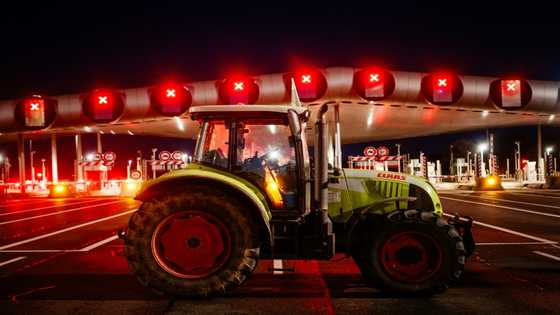 Farmers vow Paris 'siege' in pay, conditions battle
