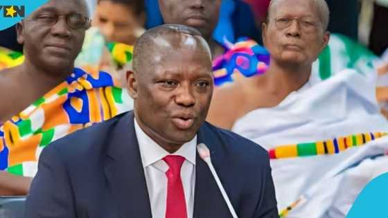 Lands Minister kneels before chiefs to appeal for peace in Western Region