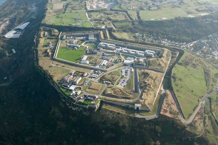 13 Of The Most Successful Prison Escapes Where The Inmates Are Still At ...