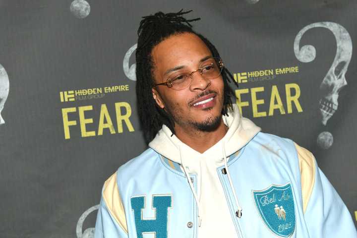 A list of 15 rappers with the most number 1 hits and their respective ...