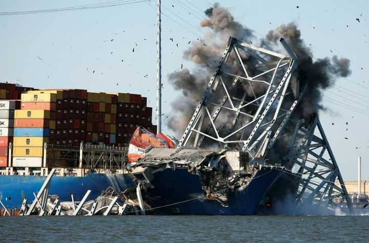 Cargo ship that destroyed Baltimore bridge towed to port - YEN.COM.GH