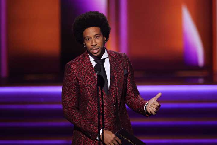 A list of 15 rappers with the most number 1 hits and their respective ...