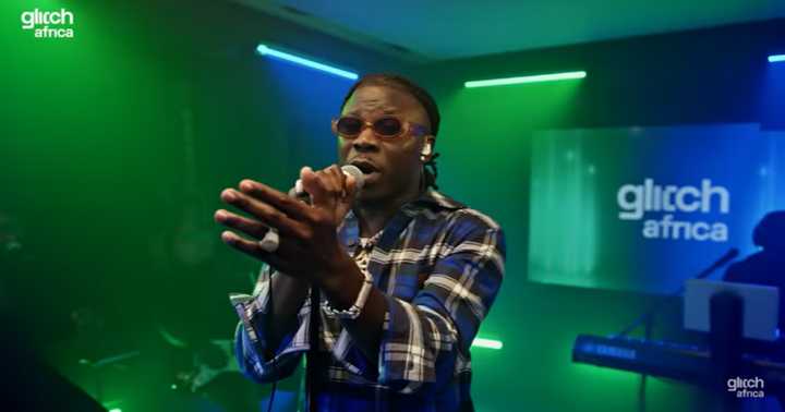 Stonebwoy Gives Electrifying Acoustic Performance Of 'Gidigba', Video ...